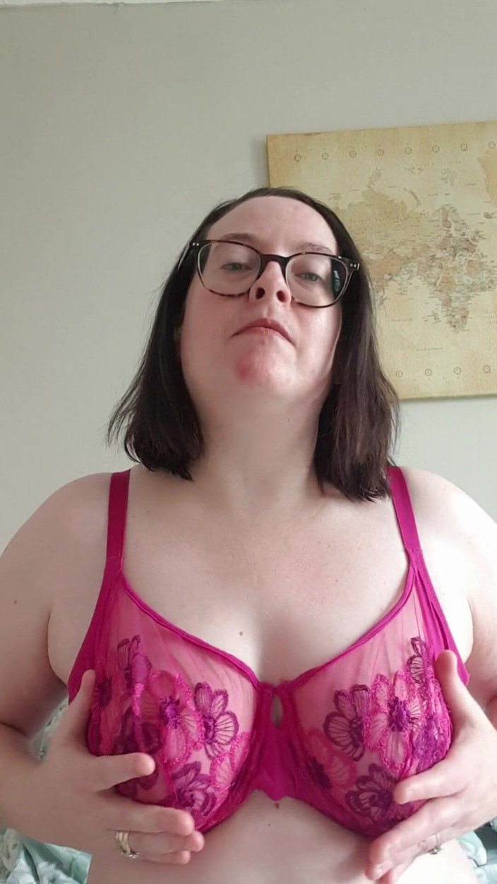 Littlevixen: JOI Naughty Wife Telling You How to Play