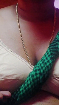 Mama vitregă Desi Mohini face sex cu fratele vitreg