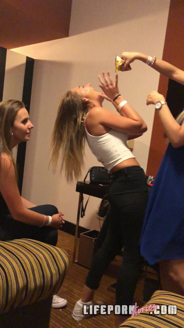 Life Porn Stories: Life porn Stories 15 - parte 3 salvaje en la ducha