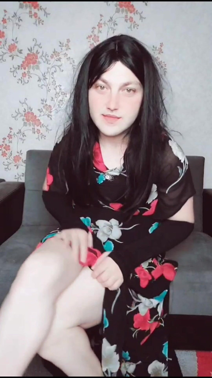 Kitty_Cross: Rosa florido e cabelo preto fofa jovem