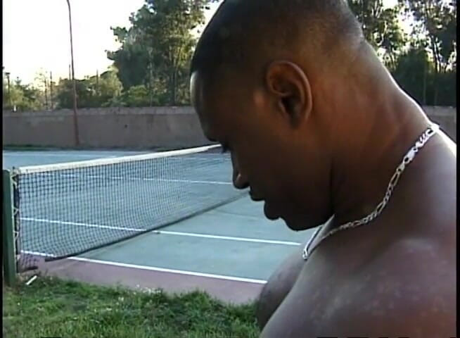 CBD Media Interracial: Un énorme entraîneur de tennis noir baise ses deux jeunes étudiants innocents