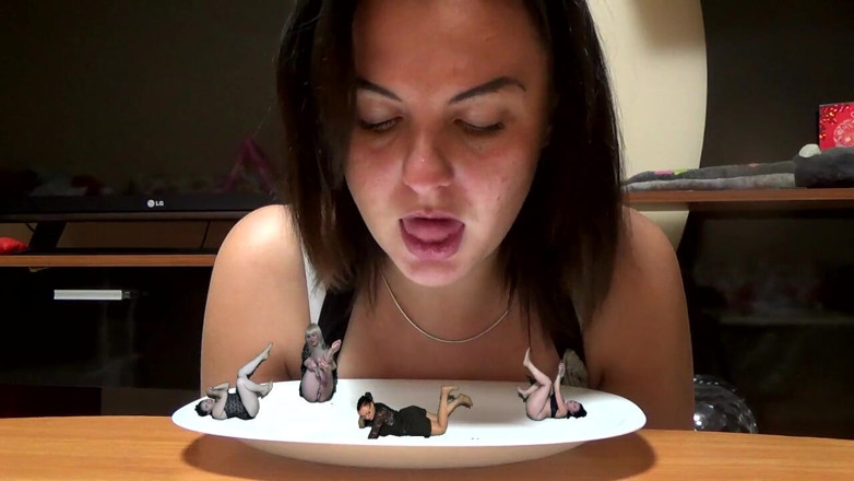 Goddess Misha Goldy: Je vais manger 4 filles ! Mmm, délicieux !