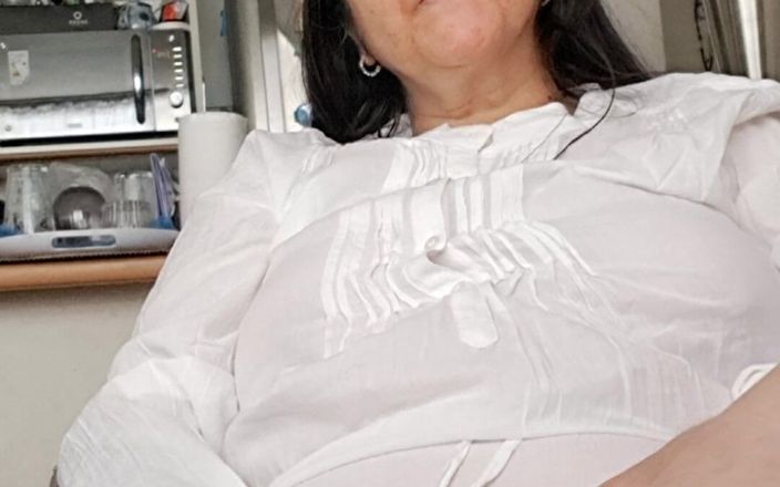 Mommy big hairy pussy: Menggoda memek berbuluku