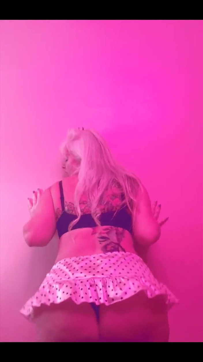 PaintedRose: Macecha tančí děvka pro tebe