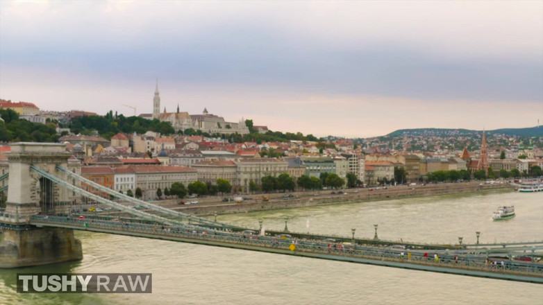 Tushyraw: TUSHYRAW - Ela não para de rir porque está escancarada hoje