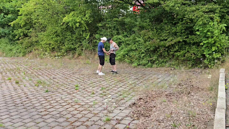 boyzxy212: 找到了完美的公共场所，无套地操了我的男同性恋男孩——这是他应得的方式