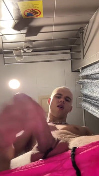 I Went to the Toilet in a Hostel and Decided to Jerk off There