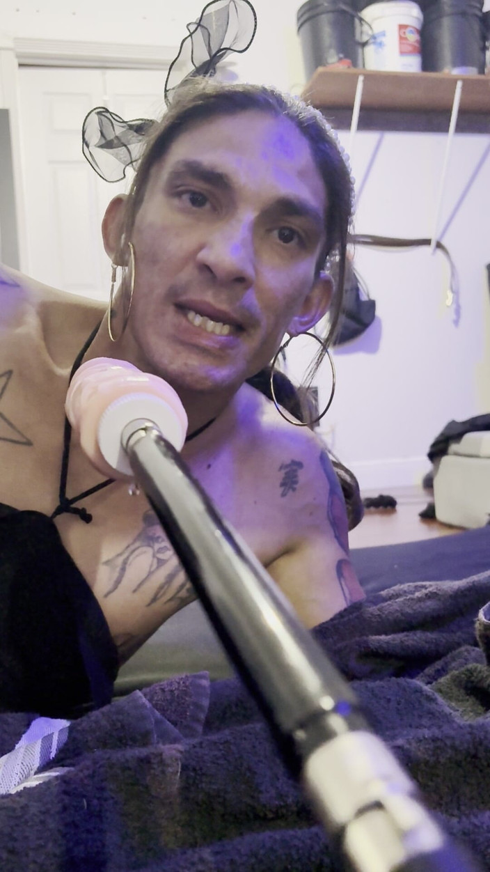HardlyMandy11: Salut les gars, c’est moi