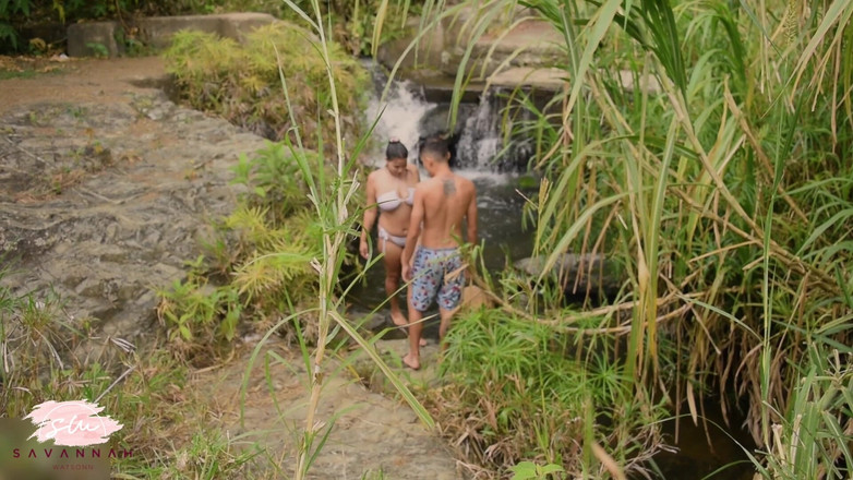 Savannah Watson: Jag går vilse i floden med en främling för att...