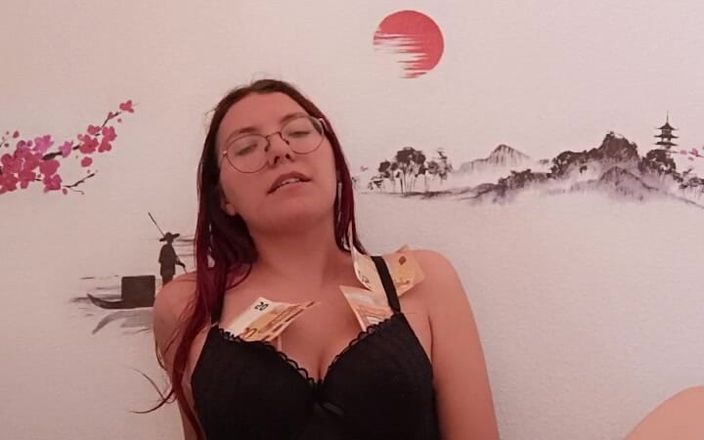 Softbrattypuppy: Deine finanziell dominante herrin genießt dein einkommen