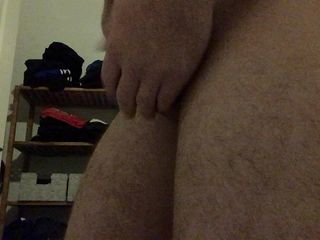 Sexy hunk: Mladý muž předvádí své sexy tělo
