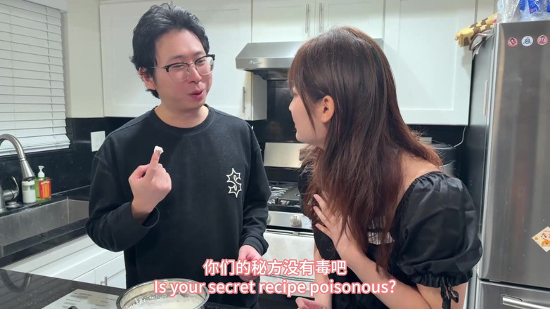 Chloe Lin: Les cours particuliers de pâtisserie porte-à-porte se transforment en batailles...