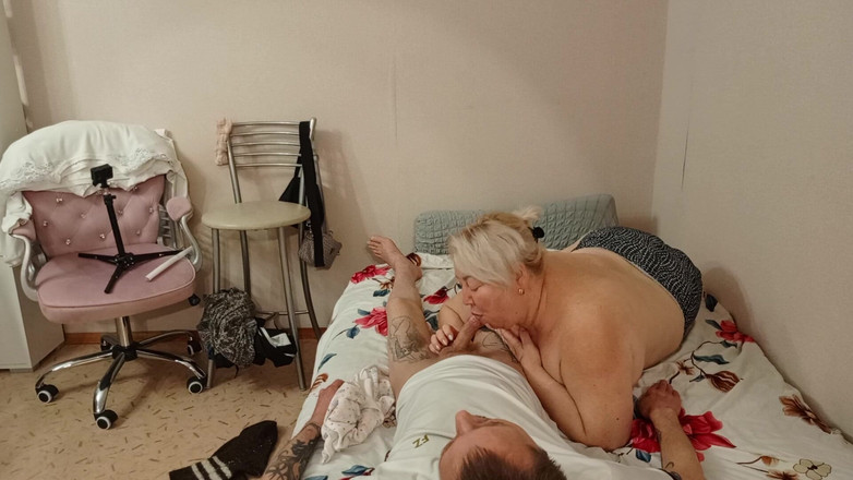 Zona901: Poranek sąsiada rozpoczął się od głębokiego obciągania i połykania spermy