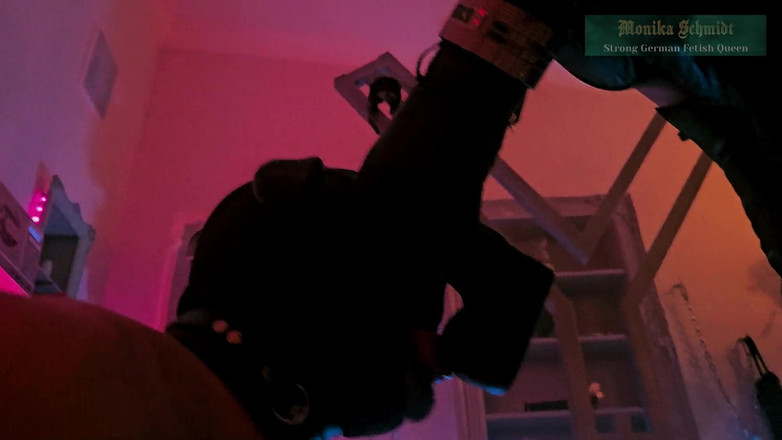 Strict Senz: Monika Blåslampa Avsugning Träning Cuckolding Strapon Slyna Spottar Verbal Förödmjukelse