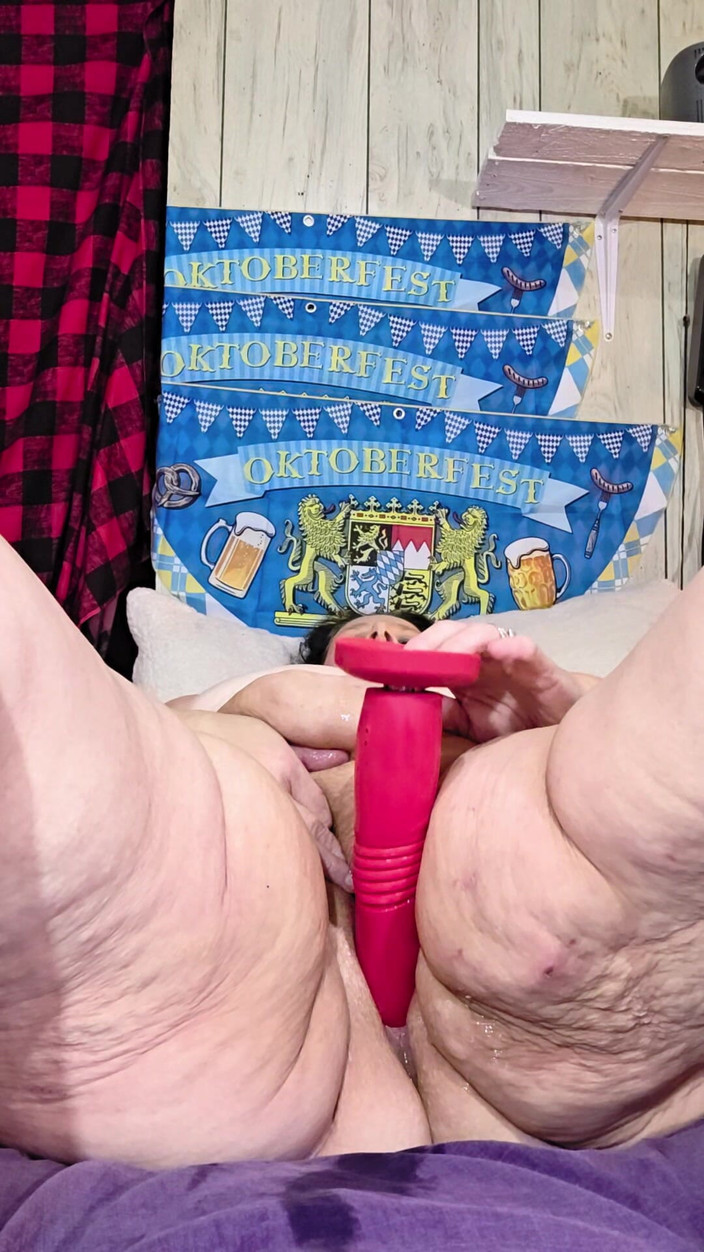 HerculesnVENUS: Zellkameradin, lesbischer fick, bis ihre congische sie besucht, schwanz fickt...