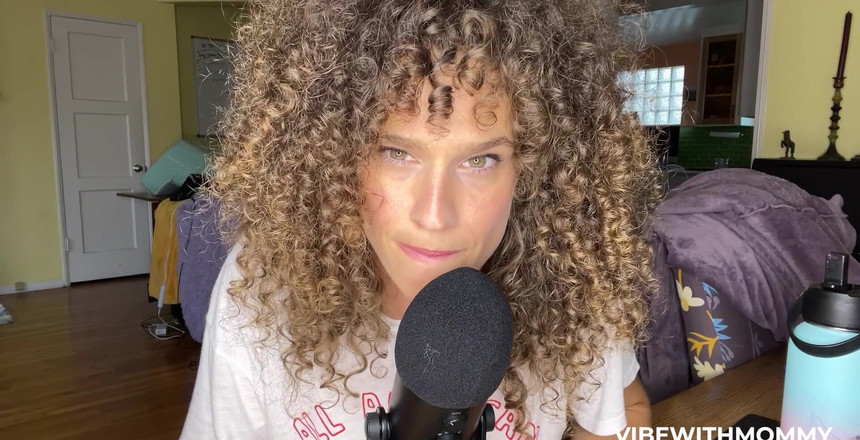 VibeWithMommy: Asmr cu mami! Fac un joc de roluri distractiv pe...