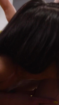 Oopsie - Khloe Kay et Izzy Wilde, coach de disciplines à grosse bite, se font mal conduire en détention !