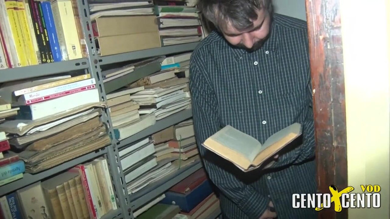 CentoXCento Italia: El cuidador de la bibliotecaria