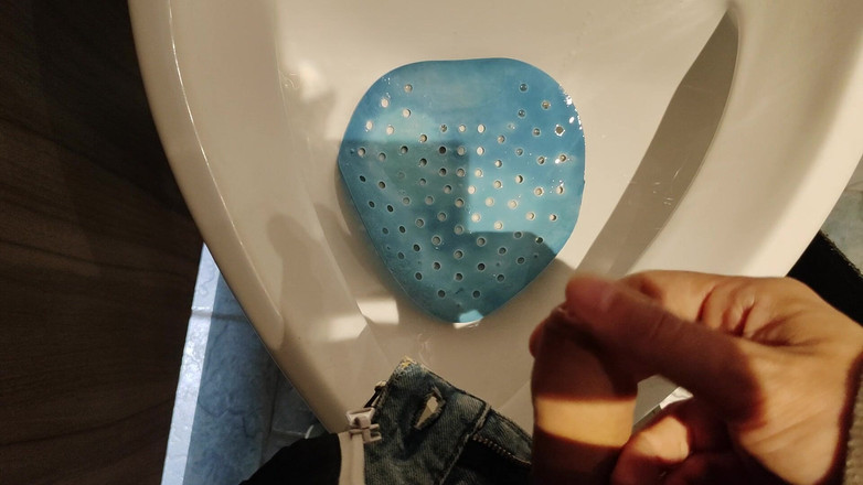 Bayer911: 在Bier Lokal撒尿