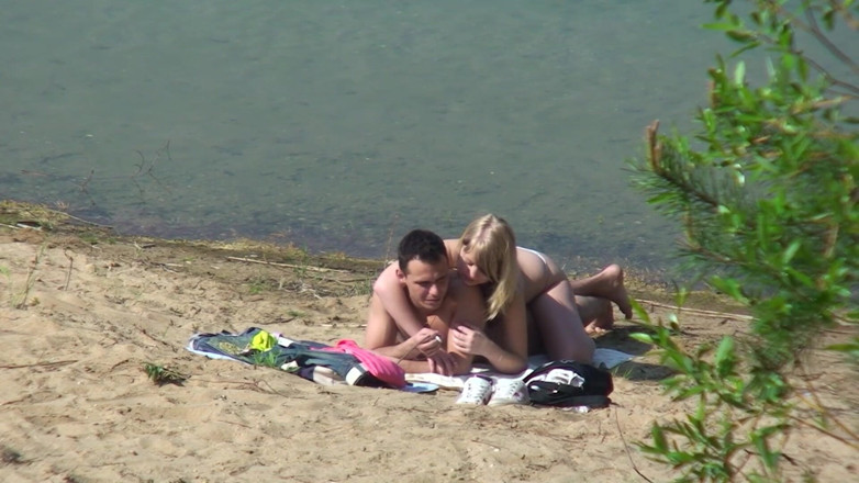 SEXUAL SIN: Casal fodendo perto da margem de um lago