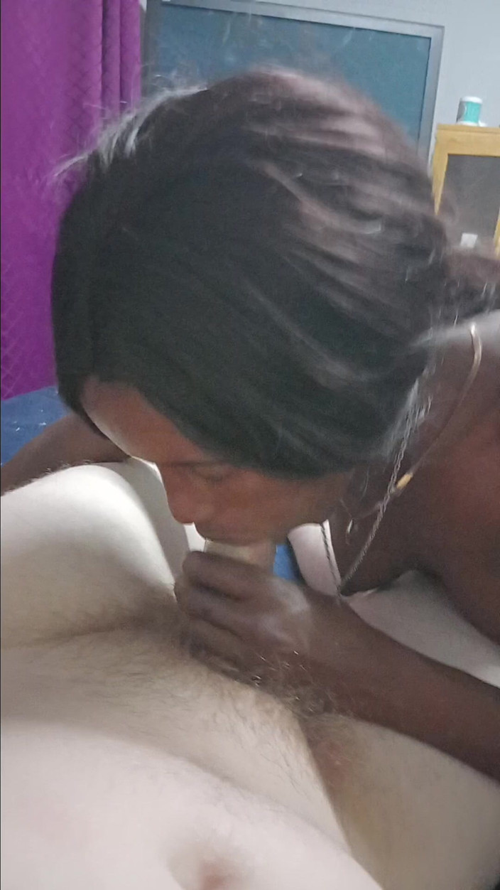 hothouse18xxx: 19-letnia pasierbica ssie kutasa Jhonny'ego bardzo dobrze