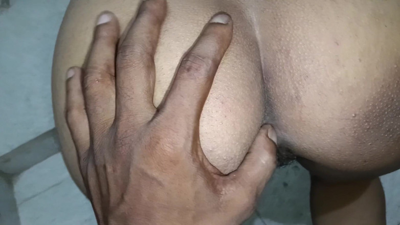 Shahilsingh119: Menyetubuhi Gand di kamar mandi.