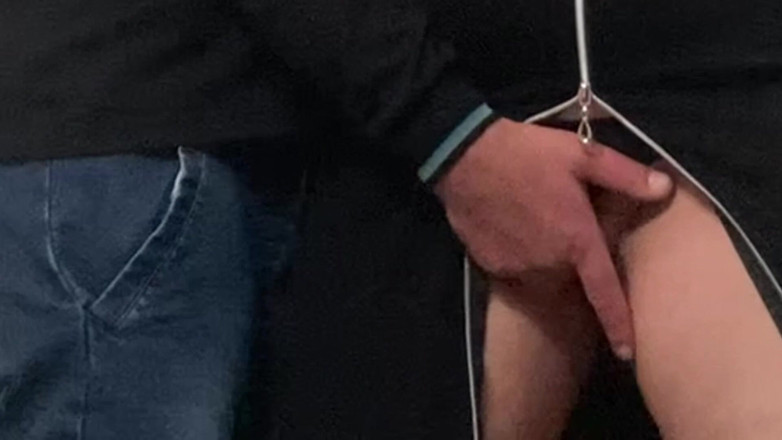 Niki studio: Uff!! Un străin degete murdare mi-a frecat pizda în metroul german