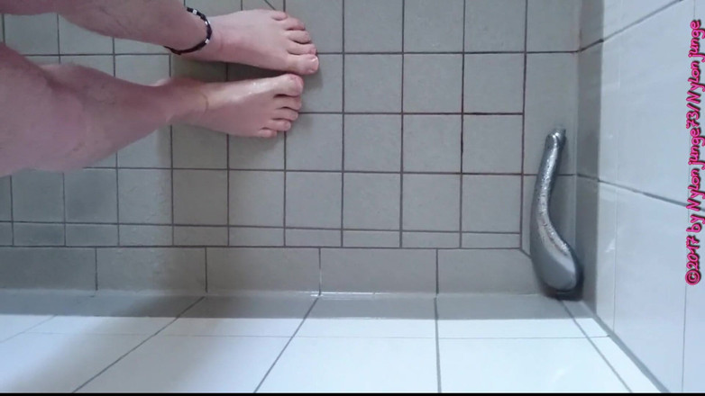 Carmen_Nylonjunge: Golden Shower Fun