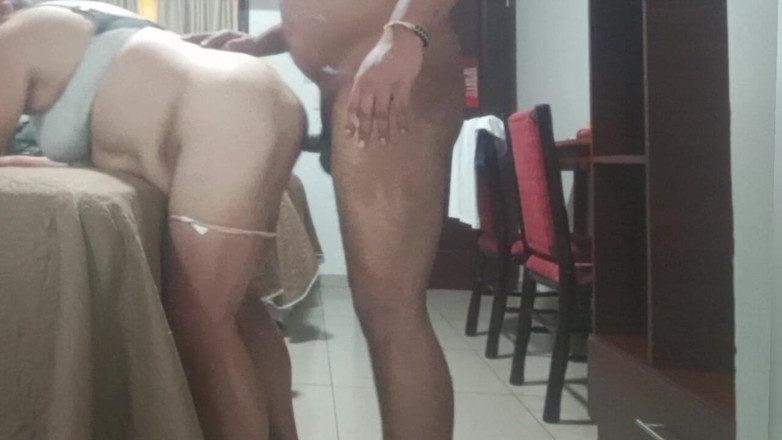 Milfta boohot: Oferindu-i-o unei milf mature de 70 de ani în poziția capră