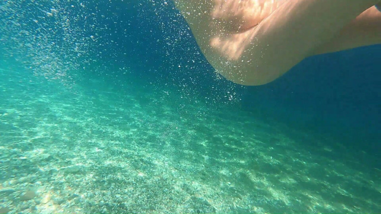 69KnkyKouple69: Kinky Couple - Curvilínea rabuda na praia da Sardenha