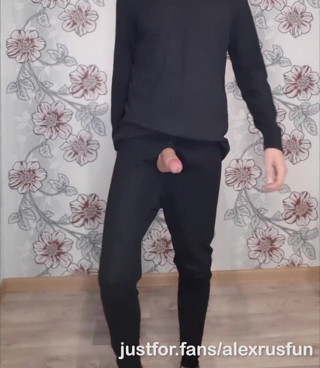 AlexRusFun: Hete geile tiener toont zijn grote pik op camera en...
