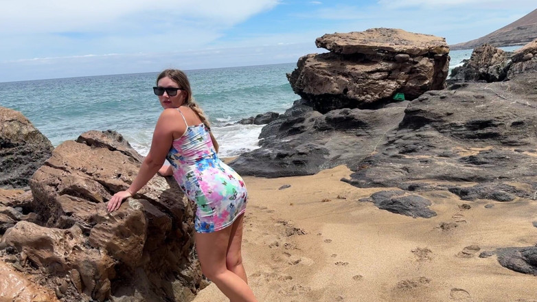 Emma Voyeur: Public Pee Terdesak Di Pantai