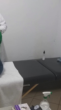 Dokter asli lagi meperiksa lubang pantat dan pasiennya