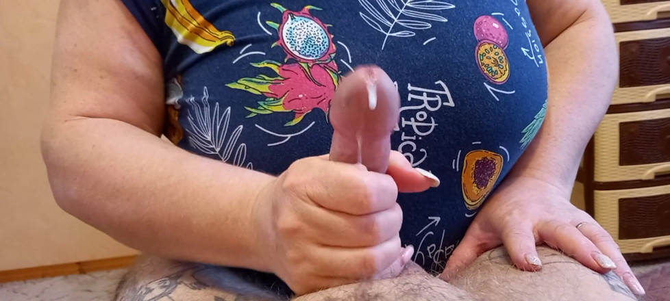 Zona901: Pipe et masturbation du pénis par une grosse femme mature