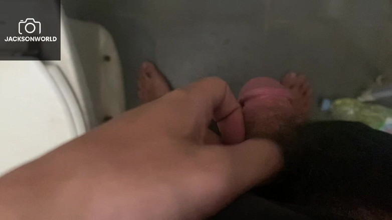 Jackson World: Přistižen při soukromé chvíli v koupelně