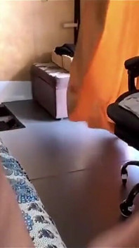 Un ladro irrompe in casa mia e io gli ho lasciato scopare il culo davvero duramente.