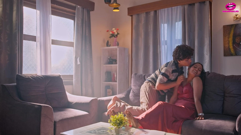 Indianpinklips: Devar bắt gặp bhabhi khỏa thân khi xấu