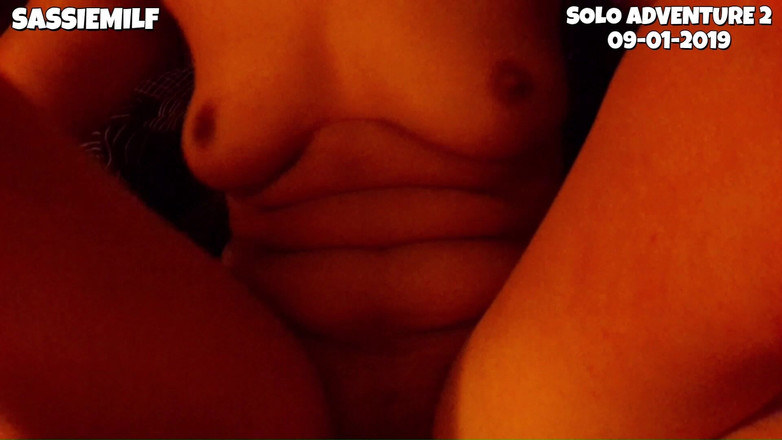 SassieMilf: Avventura solitaria 2 si masturba