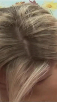 Blonďatá teenagerka je ošukaná v různých polohách