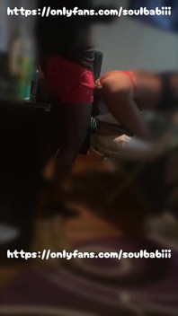 Curvado para que eu possa ser fodida com força