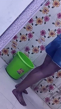 Ngentot kakak tiri India di kamar mandi audio hindi