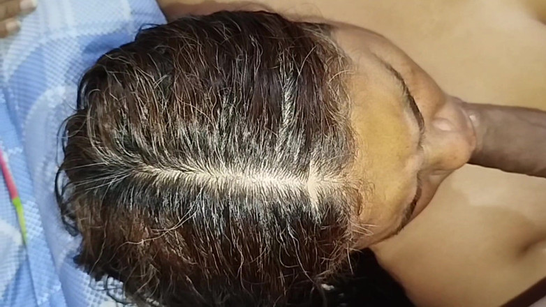 Adribella69: Mollige latina heeft gepassioneerde seks met haar buurvrouw terwijl ze...