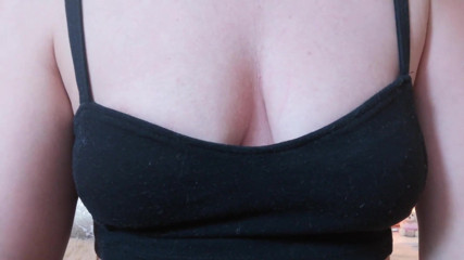 Erotic Tanya: Si gergasi dan buah dadanya!