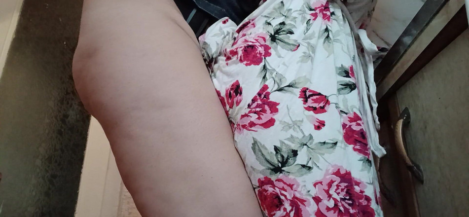 Lesbian-illusion: Mijn meesteres neukt me als haar man aan het werk...