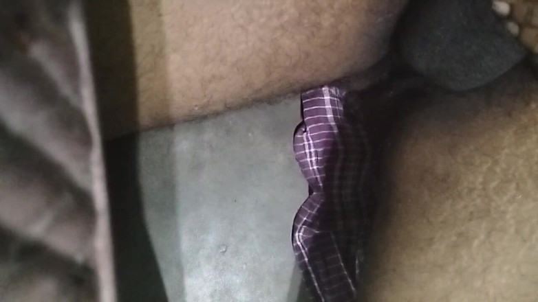Desi Tits: Masturbacja w pokoju