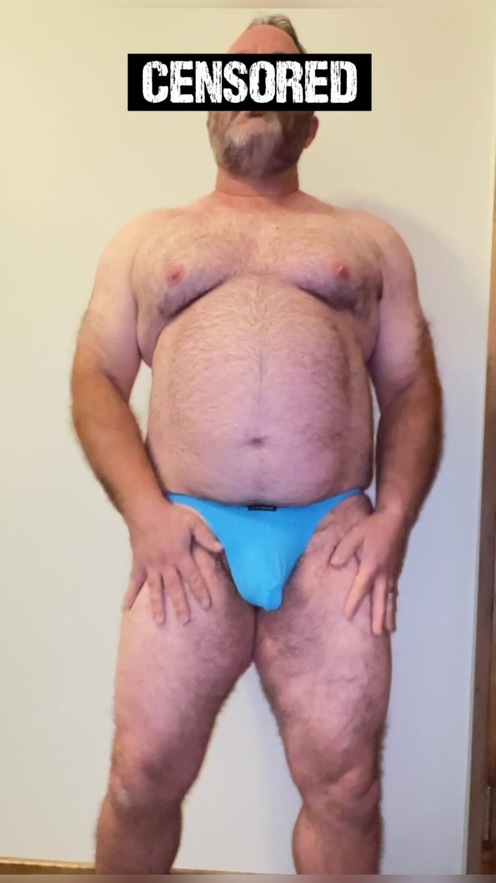 Anal Steve: Anal Steve w jego niebieskie stringi Pokazując jego ciało niedźwiedzia...