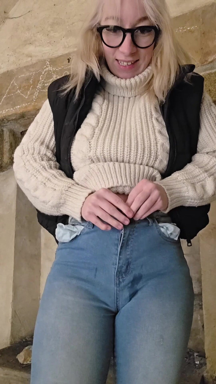 GIULIANA_OFFICIEL: 버려진 집의 큰 물총