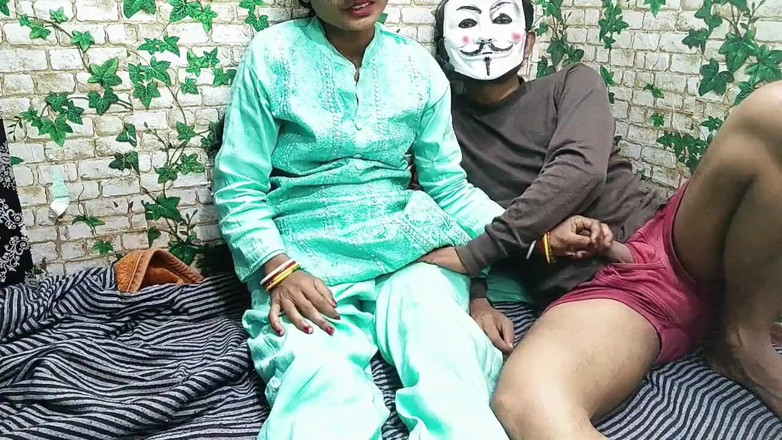 DesiFucker2130: प्रेमी नई प्रेमिका को पहली बार चोद रहा है 1700 बिंदीदार कंडोम चुदाई देसी अश्लील वीडियो का आनंद लें