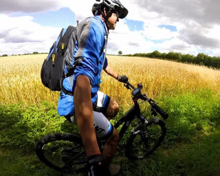 Andy: 衣服或没有衣服