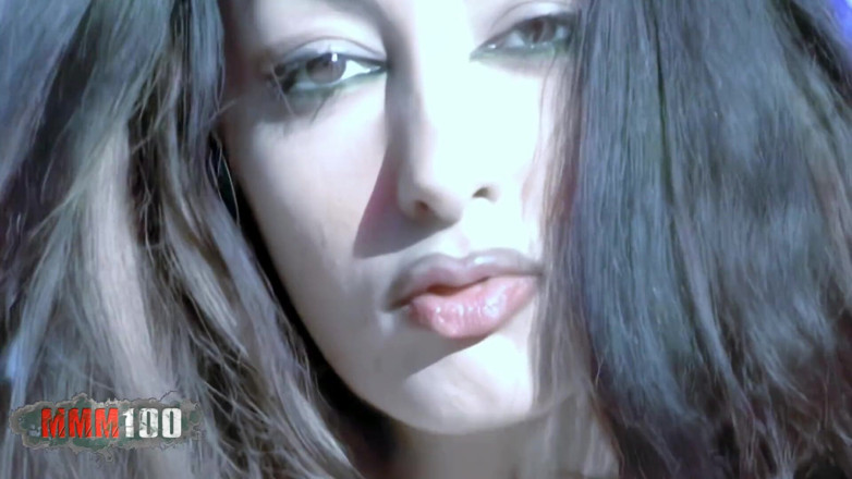 MMM100: Angelina 오지는 프랑스 모델 안젤리나는 바위에서 알몸으로 보여